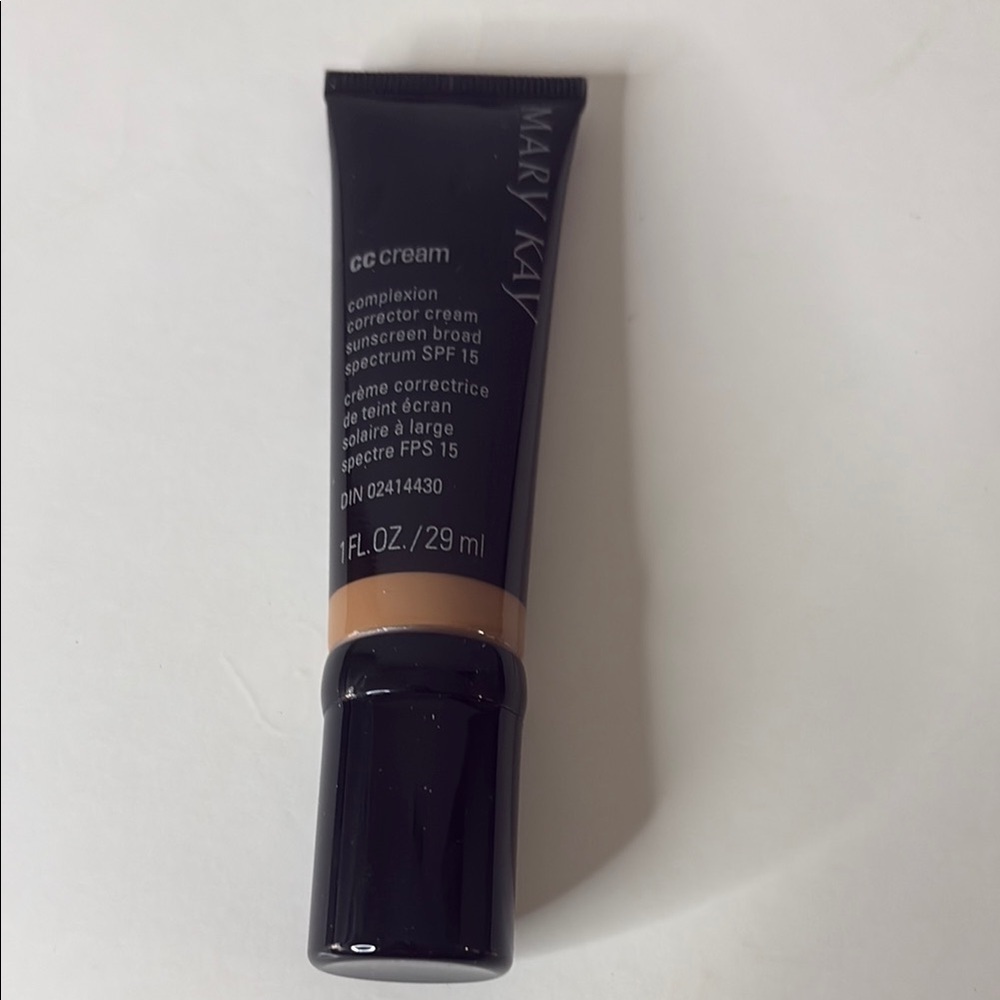 Mary Kay Tan and Black Foundation Matte Finish